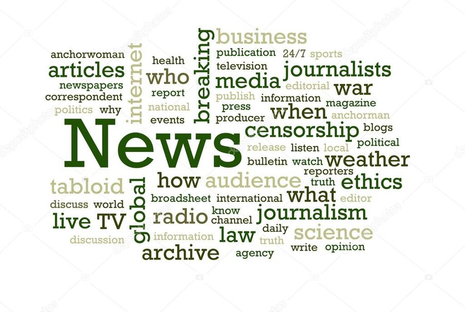 Reporterin mit Notizbuch im Studio