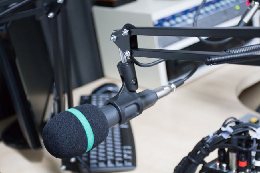 Moderator im Studio am Morgen