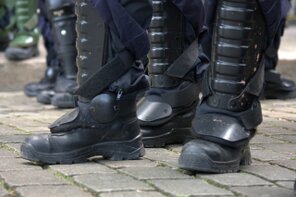 Kampfstiefen der Polizei zum 1. Mai